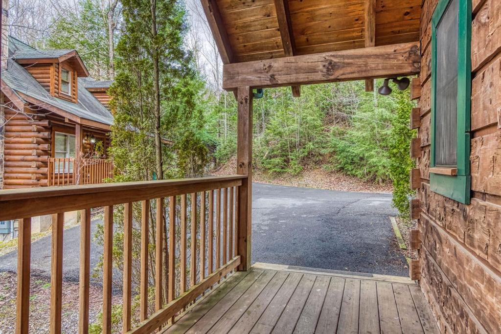 Mountain Eden, Hot Tub, Resort Pool, Wifi, 1089 Free Tickets Each Paid Day, Dollywood And More Gatlinburg Buitenkant foto