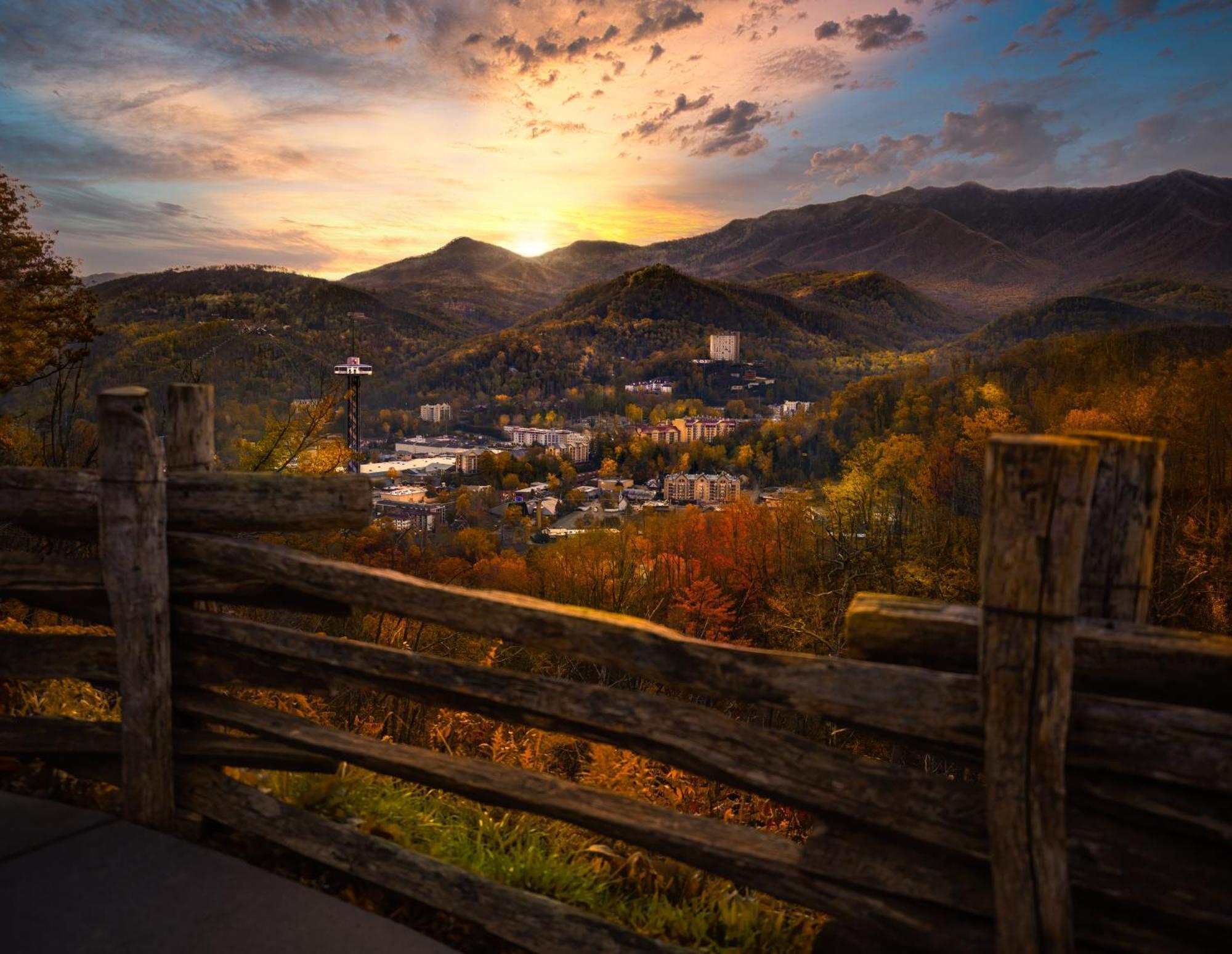 Mountain Eden, Hot Tub, Resort Pool, Wifi, 1089 Free Tickets Each Paid Day, Dollywood And More Gatlinburg Buitenkant foto
