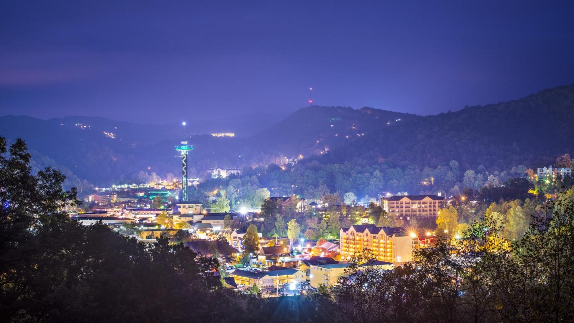Mountain Eden, Hot Tub, Resort Pool, Wifi, 1089 Free Tickets Each Paid Day, Dollywood And More Gatlinburg Buitenkant foto