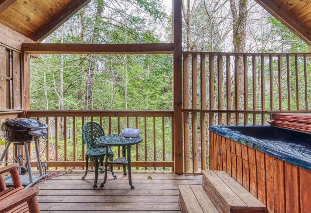 Mountain Eden, Hot Tub, Resort Pool, Wifi, 1089 Free Tickets Each Paid Day, Dollywood And More Gatlinburg Buitenkant foto