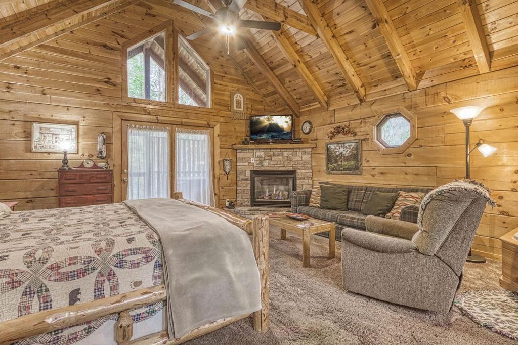 Mountain Eden, Hot Tub, Resort Pool, Wifi, 1089 Free Tickets Each Paid Day, Dollywood And More Gatlinburg Buitenkant foto