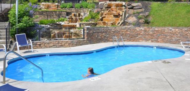 Mountain Eden, Hot Tub, Resort Pool, Wifi, 1089 Free Tickets Each Paid Day, Dollywood And More Gatlinburg Buitenkant foto