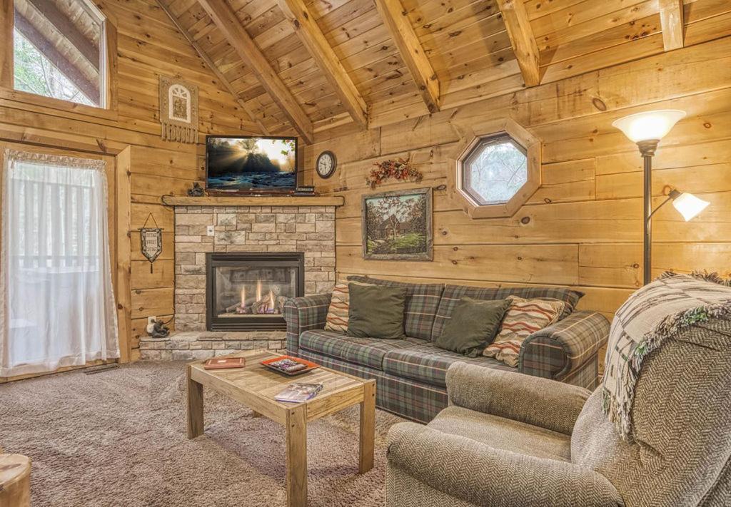 Mountain Eden, Hot Tub, Resort Pool, Wifi, 1089 Free Tickets Each Paid Day, Dollywood And More Gatlinburg Buitenkant foto