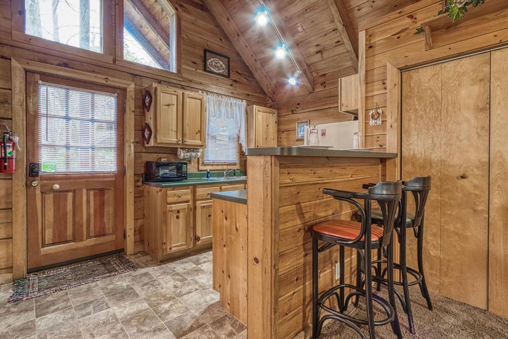 Mountain Eden, Hot Tub, Resort Pool, Wifi, 1089 Free Tickets Each Paid Day, Dollywood And More Gatlinburg Buitenkant foto